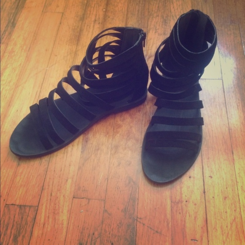 EUC!!! Black suede stacked Greek sandals